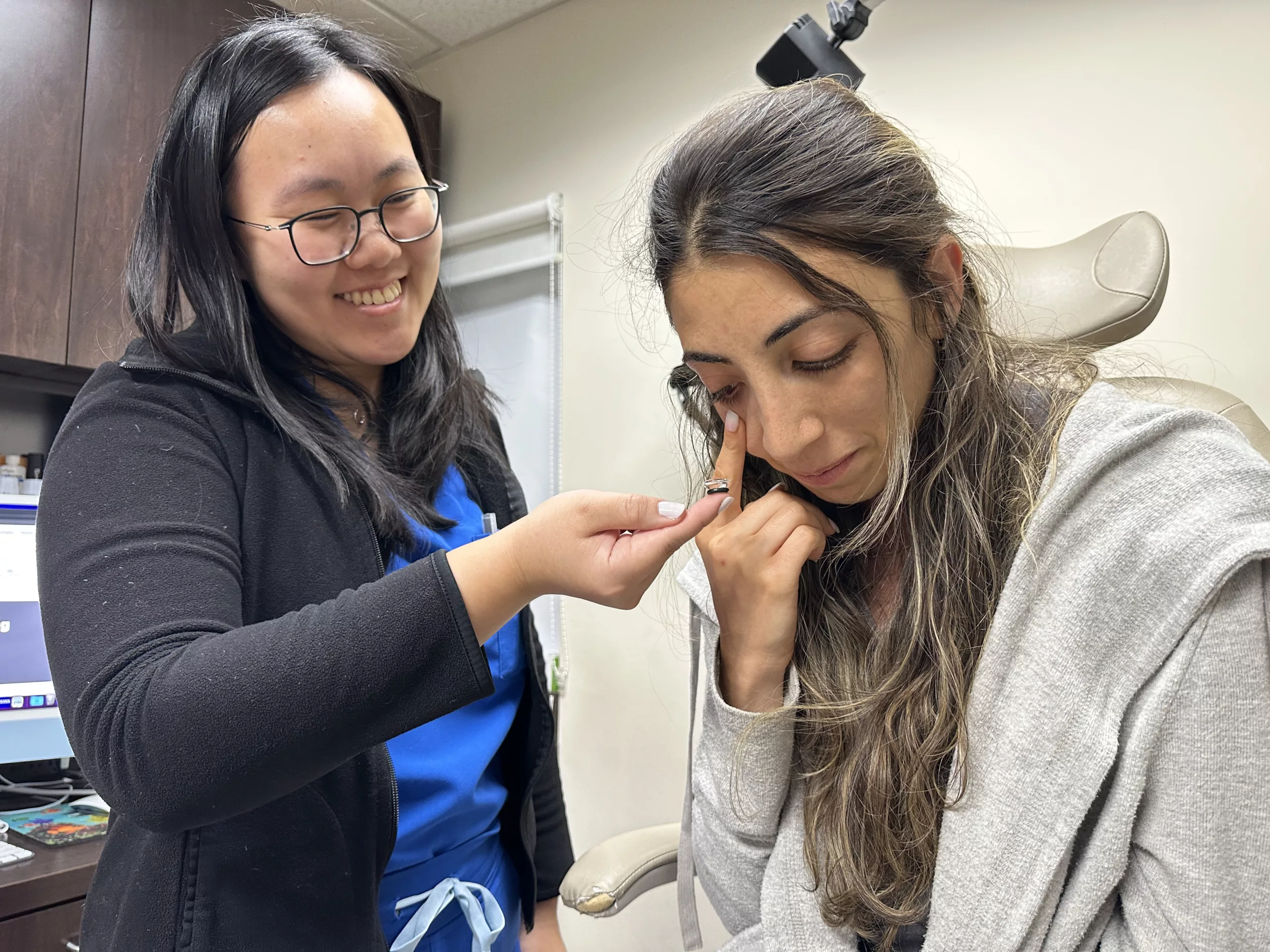 Inserting Scleral Lenses